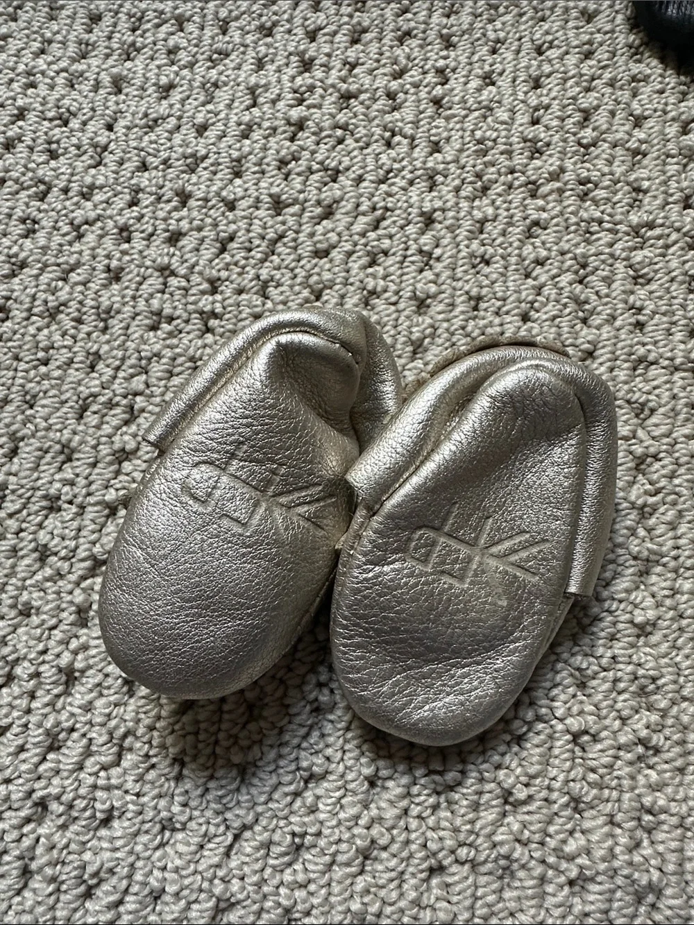 Freshly Picked Leather Gold Bow Baby Moccs